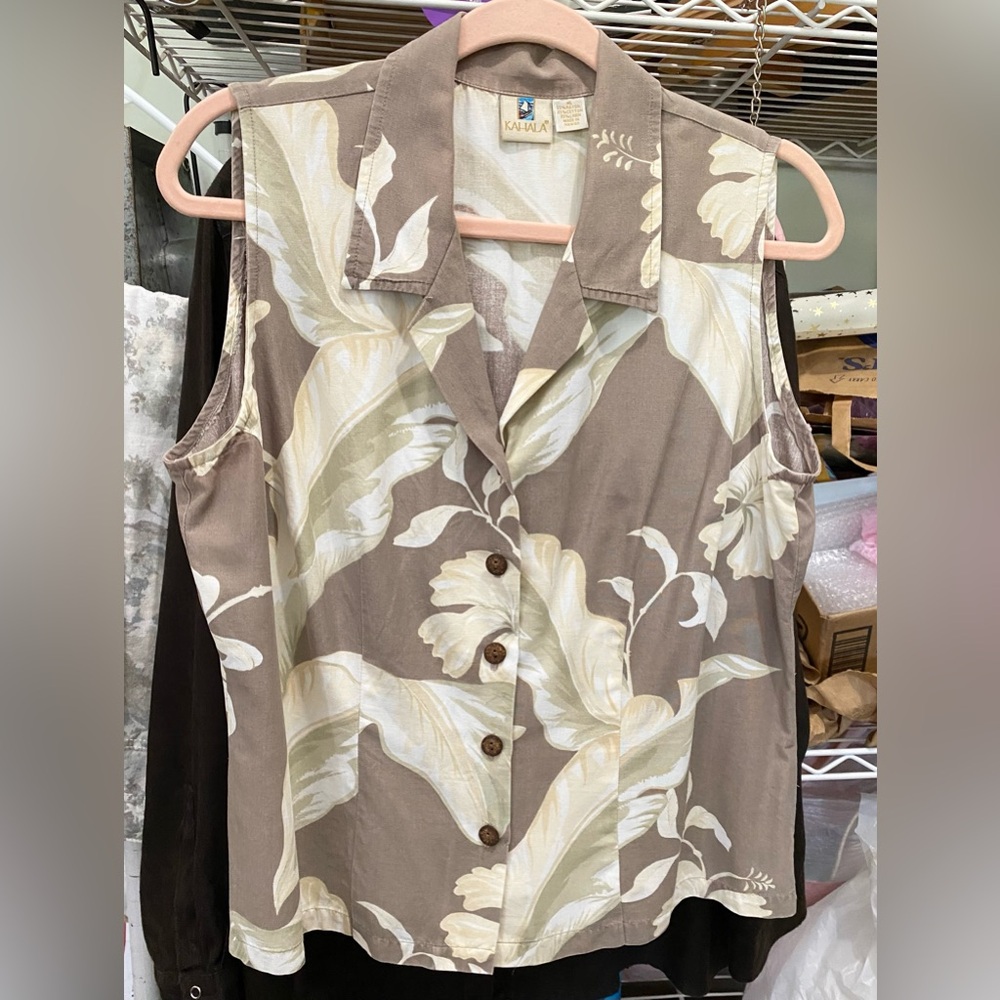 Cream & Tan Notched Collar Button Down Hawaiian Sleeveless Shirt